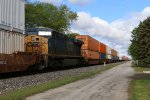 Working as the DPU, CSX 781 heads away midtrain on Q015